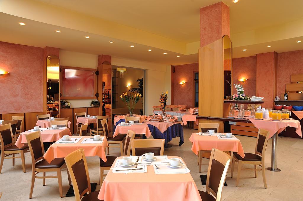 Hotel Adria Μιλάνο Μαριτίμα Εξωτερικό φωτογραφία